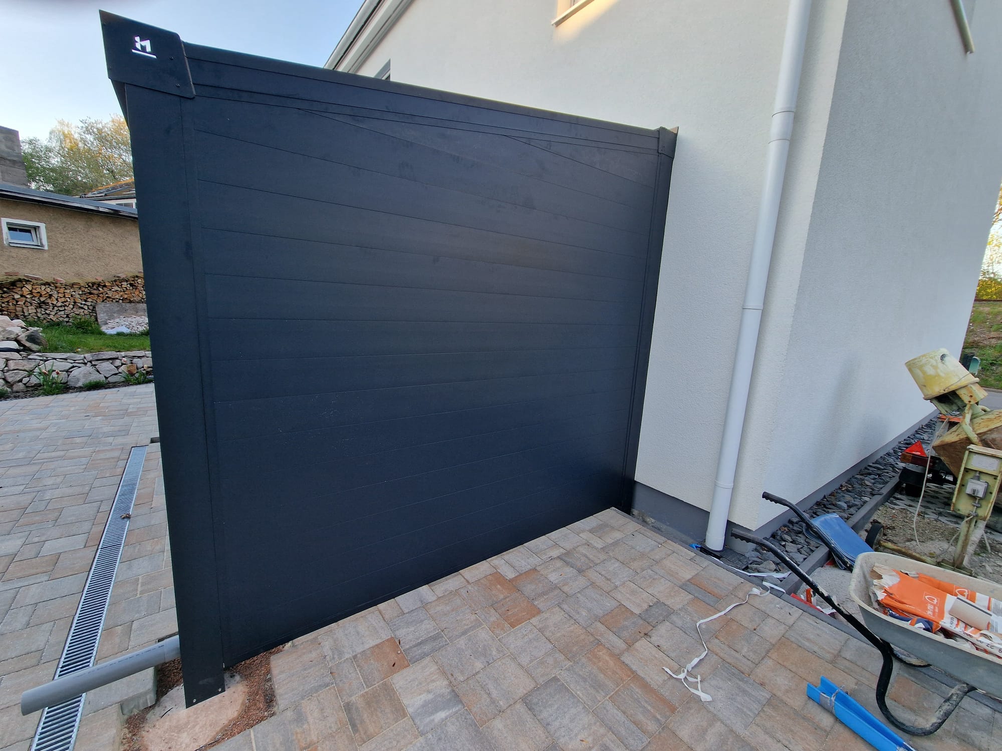Dachmarkisen und elektrische Rollläden - Sonnenschutz  1